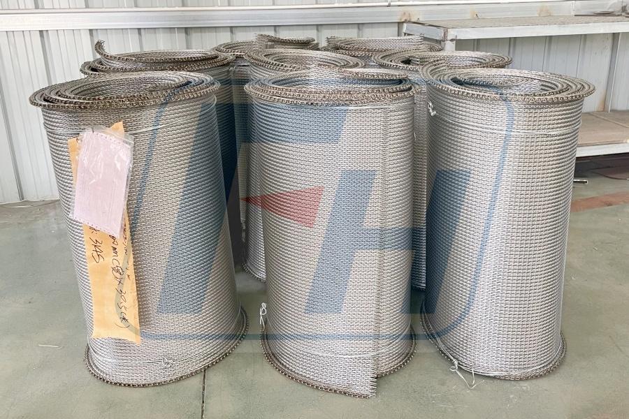 Heat treatment furnace belt-welding edge