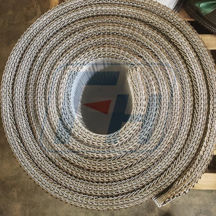 Heat treatment furnace belt-welding edge