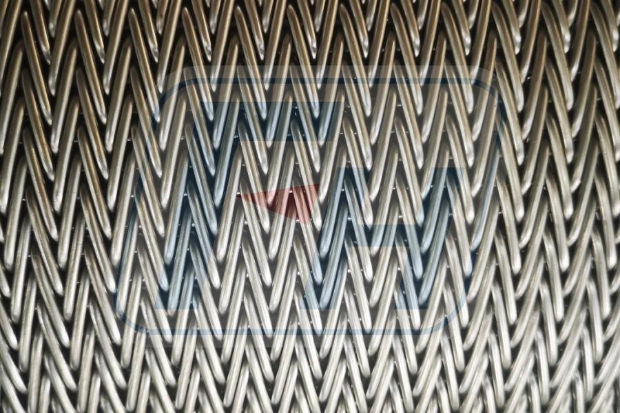 Heat treatment furnace belt-welding edge